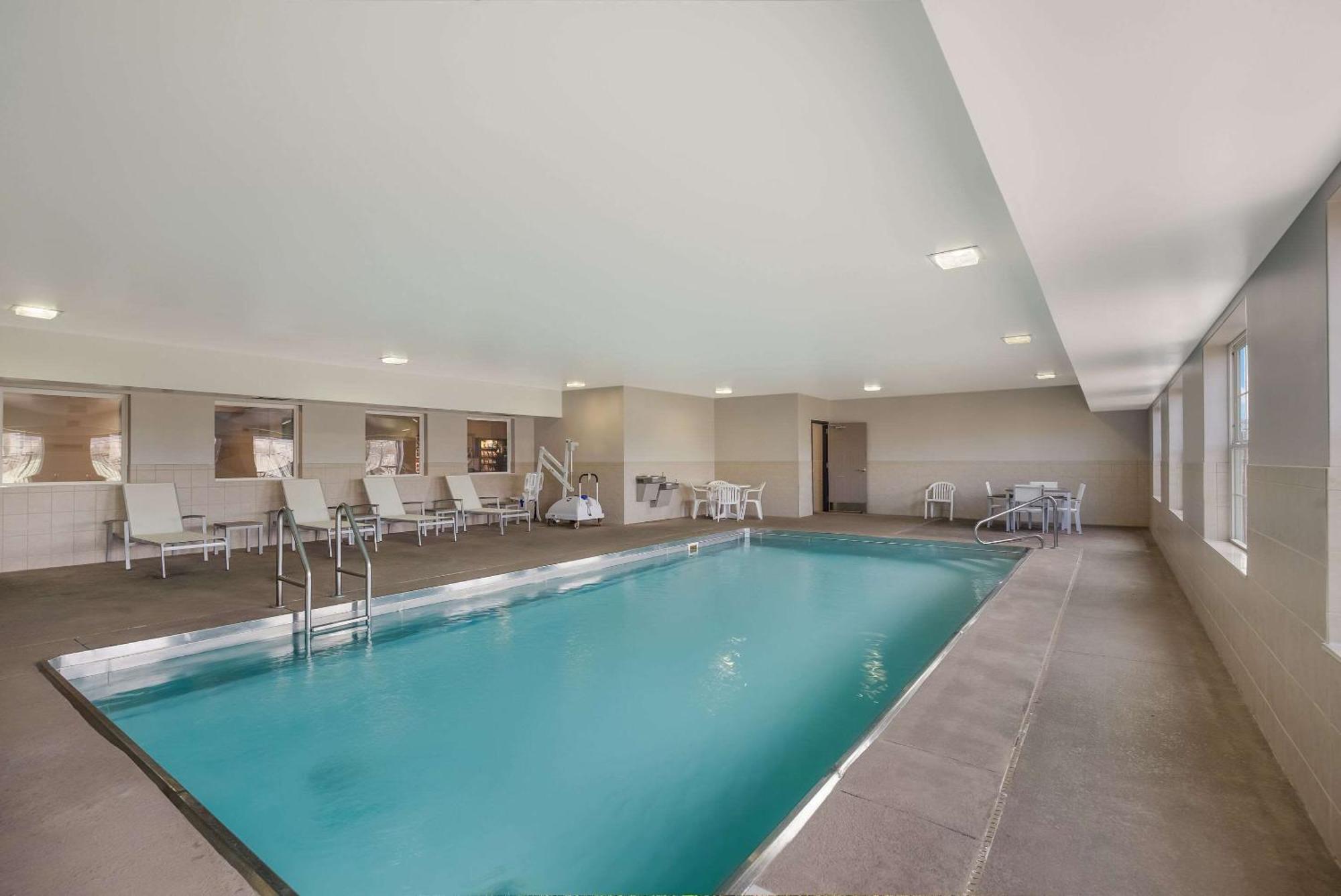 Country Inn & Suites By Radisson, Marion, Il ภายนอก รูปภาพ